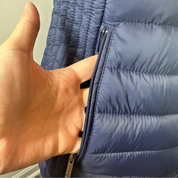 Tommy Hilfiger Navy Packable Lightweight Vest Small NWT Gold Logo Detail - Picture 4 of 12